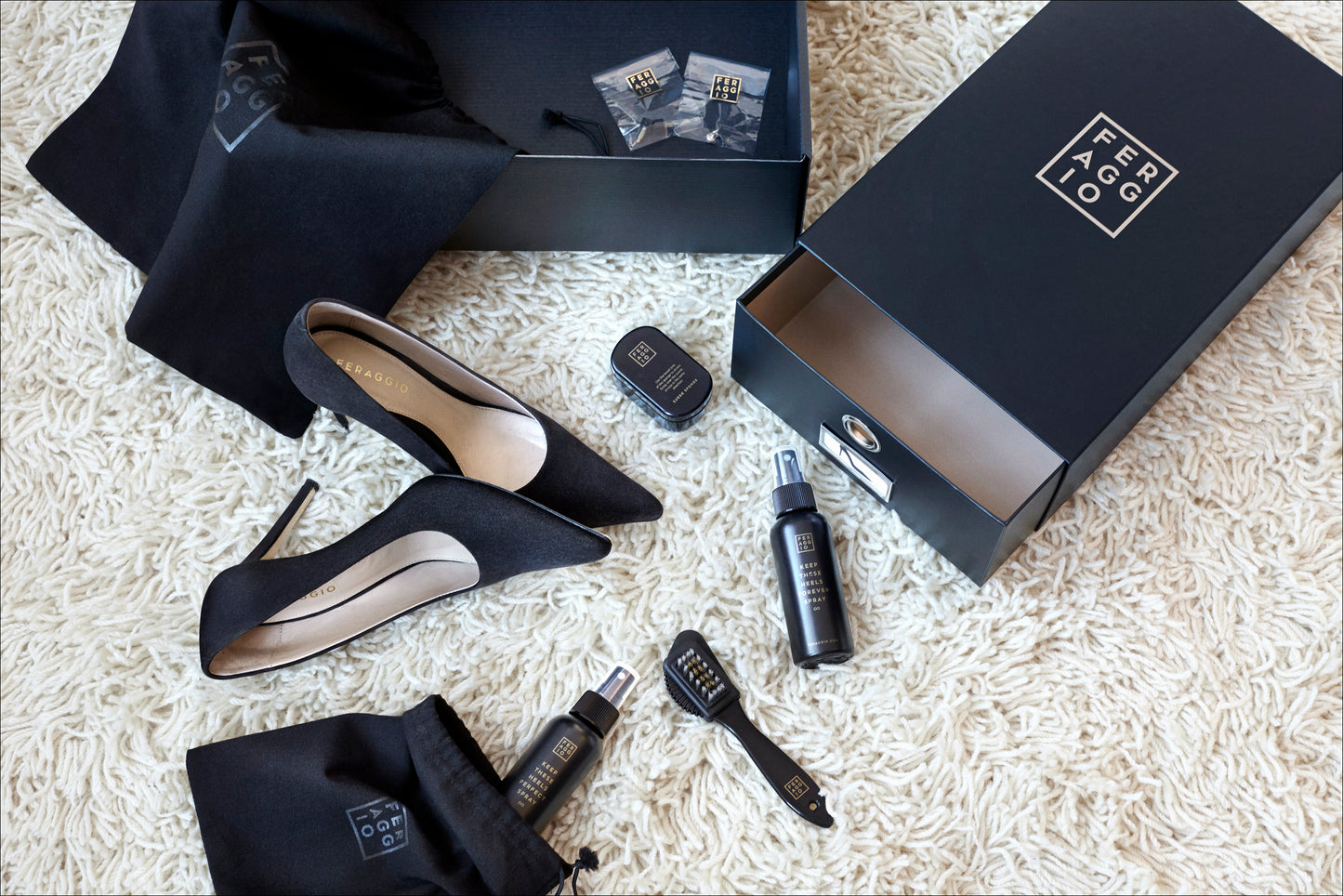 FERAGGIO SUEDE CARE KIT
